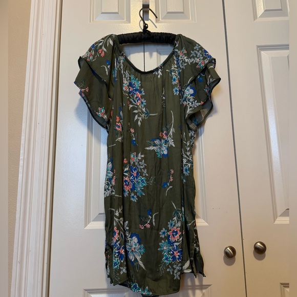 Terra & Sky Dark Green Floral Blouse – Women’s 2X – Ruffle Short Sleeves - Picture 3 of 4